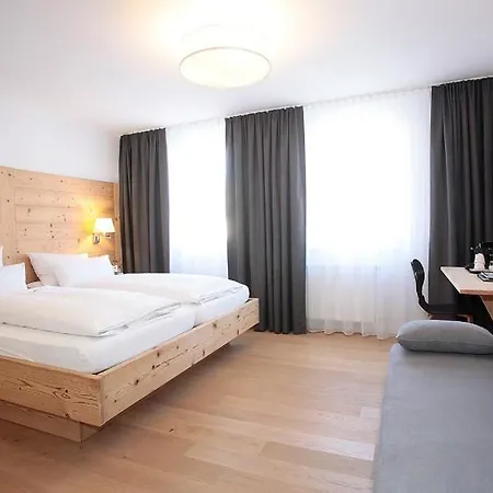 霍夫符腾堡舒适餐厅酒店 2*