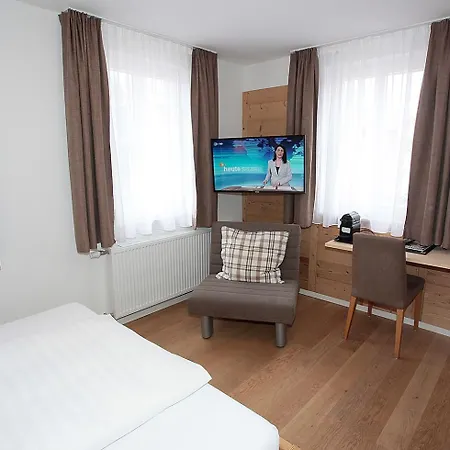 霍夫符腾堡舒适餐厅酒店 特克下的基希海姆