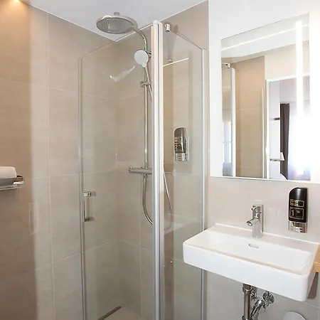 霍夫符腾堡舒适餐厅酒店