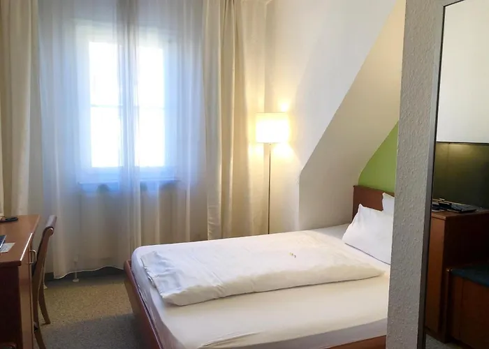 霍夫符腾堡舒适餐厅酒店 特克下的基希海姆