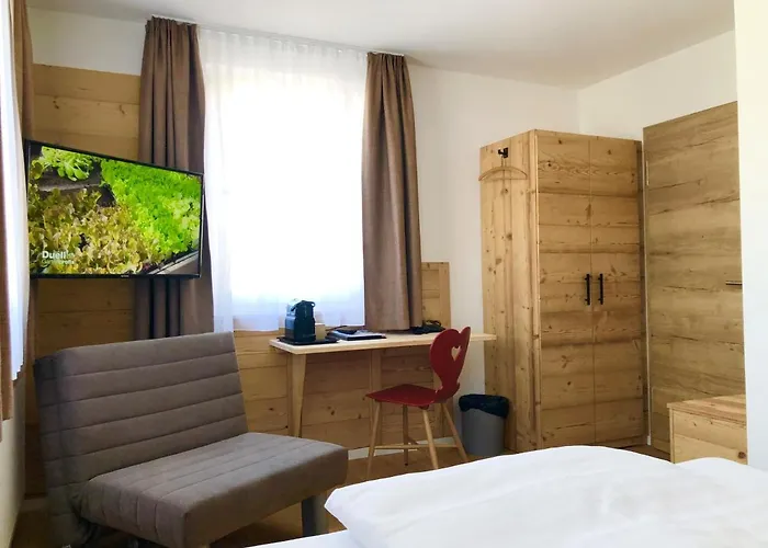 霍夫符腾堡舒适餐厅酒店 特克下的基希海姆