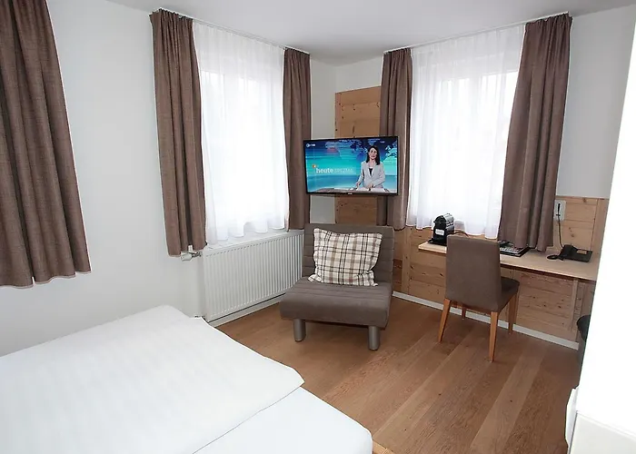 霍夫符腾堡舒适餐厅酒店 特克下的基希海姆