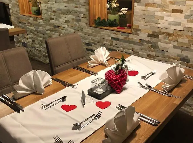 霍夫符腾堡舒适餐厅酒店 2*